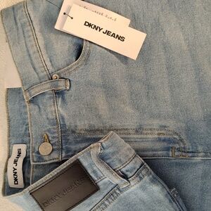 DKNY High-Rise Classic Straight-Leg Raw-Hem Jeans. Size 14/32